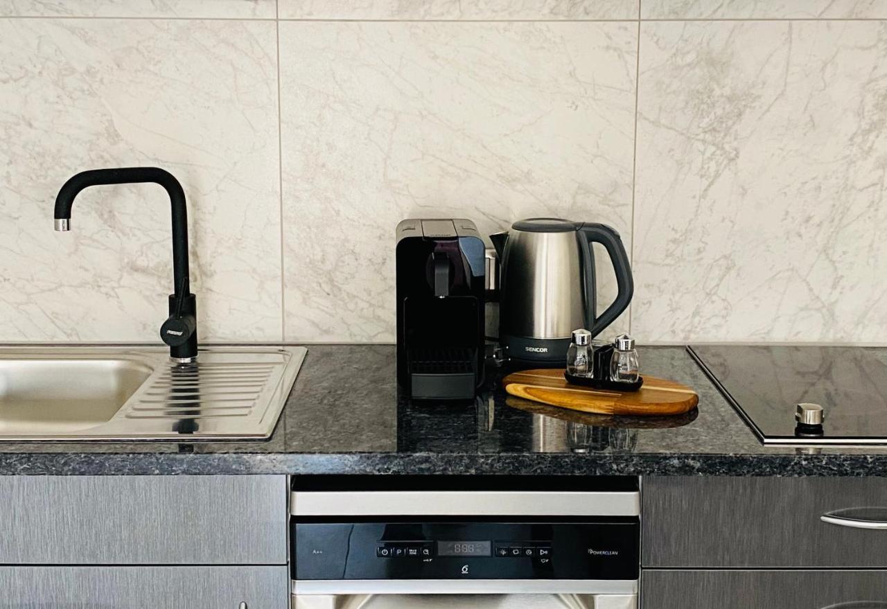 Lilie Appartement In Heviz Mit Tiefgarage, New And Modern Ngoại thất bức ảnh